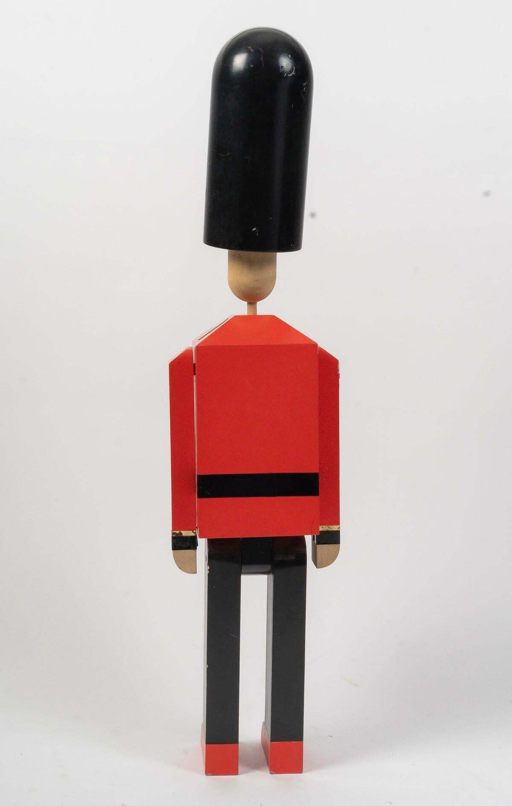 Painted Wood Sculpture Of An English Royal Guardsman, 20th Century. photo vinterior
