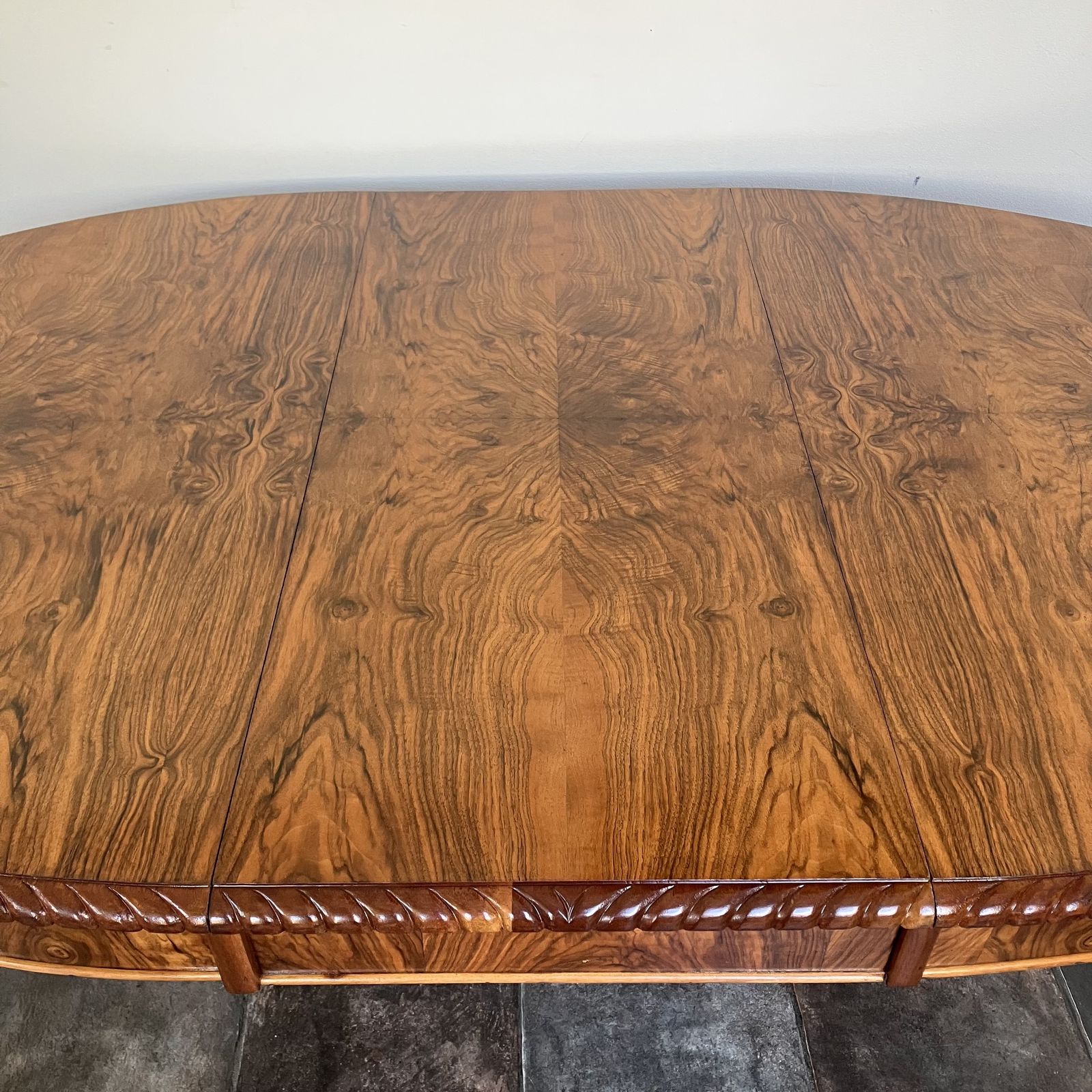 photo vintage Superbly Restored Georgian Burr Walnut Wind Out Extending Dining Table By James Phillips & Sons Bristol; Queen Anne Legs