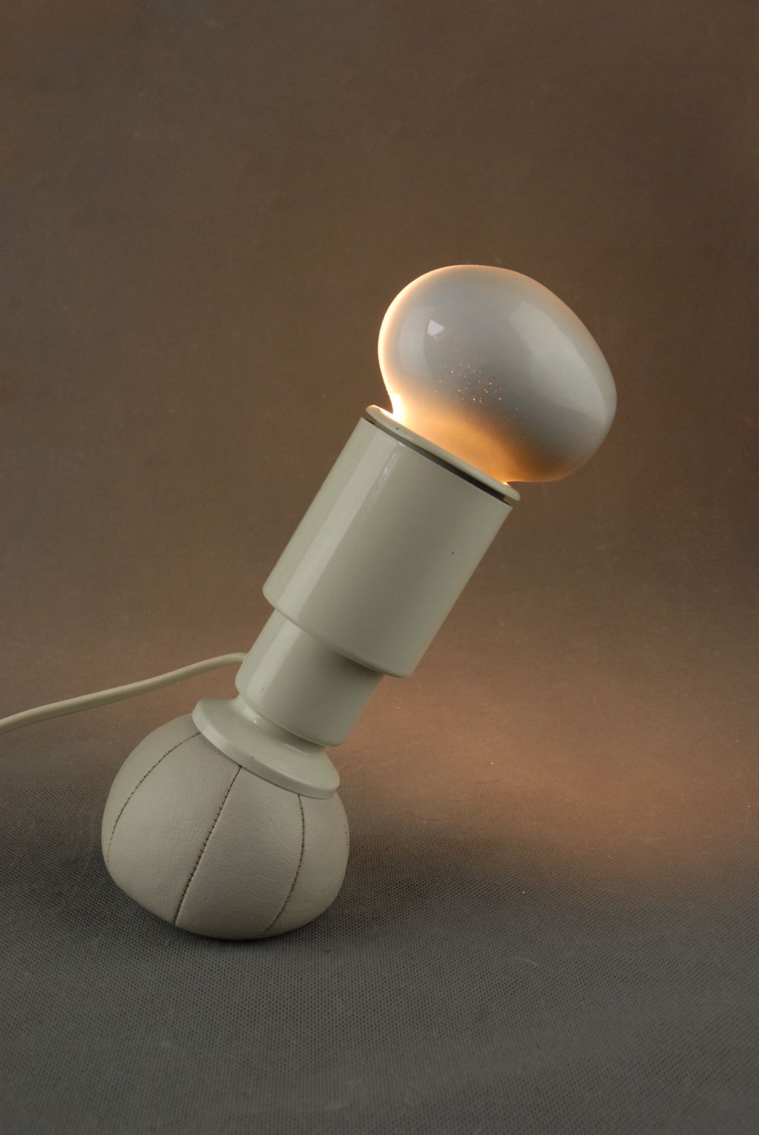 First Edition Model 600c Table Lamp By Gino Sarfatti For Arteluce, 1960s photo vintage