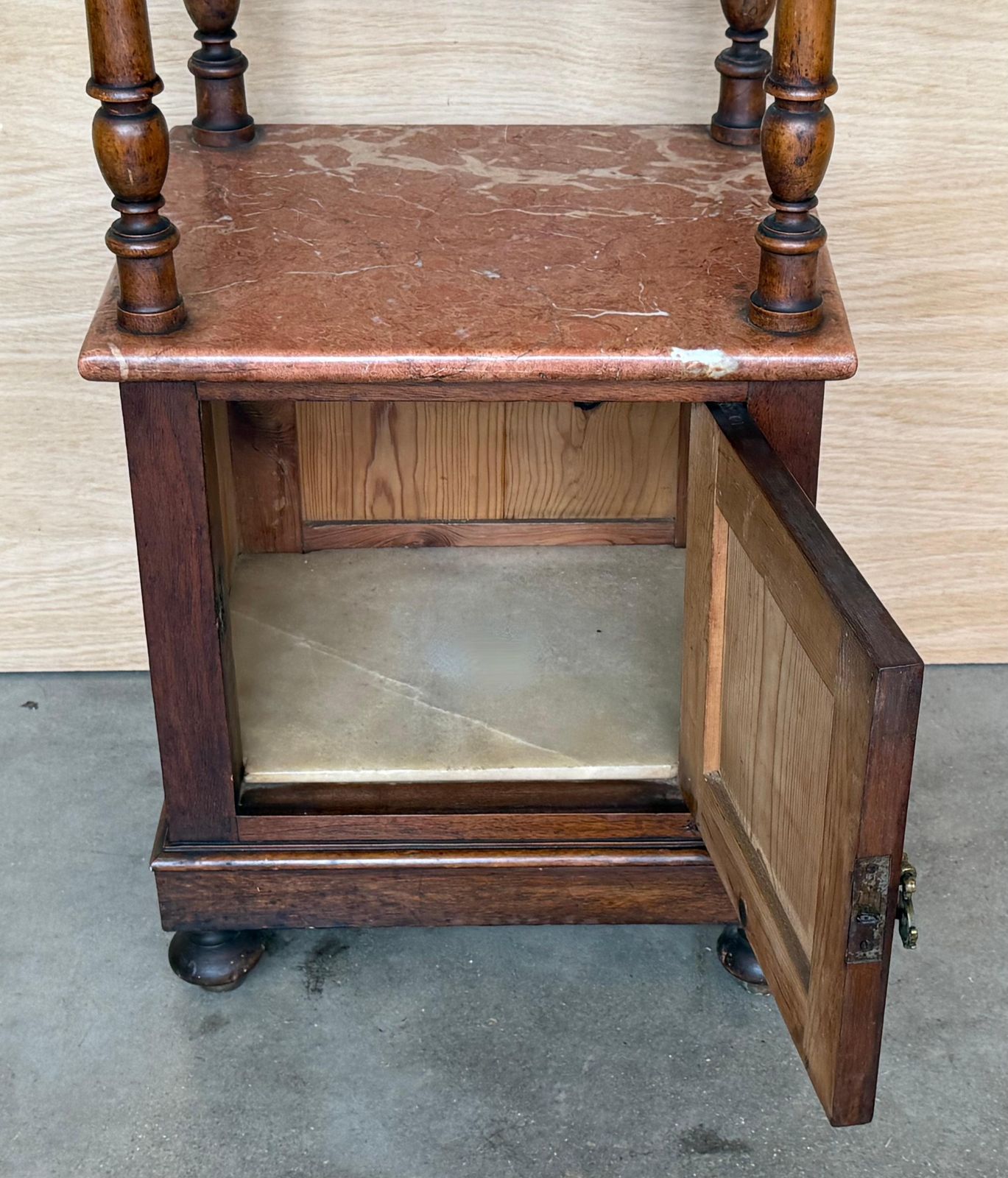 photo buy Table de nuit Louis XVI en noyer, plateau en marbre, XIXe siècle, France