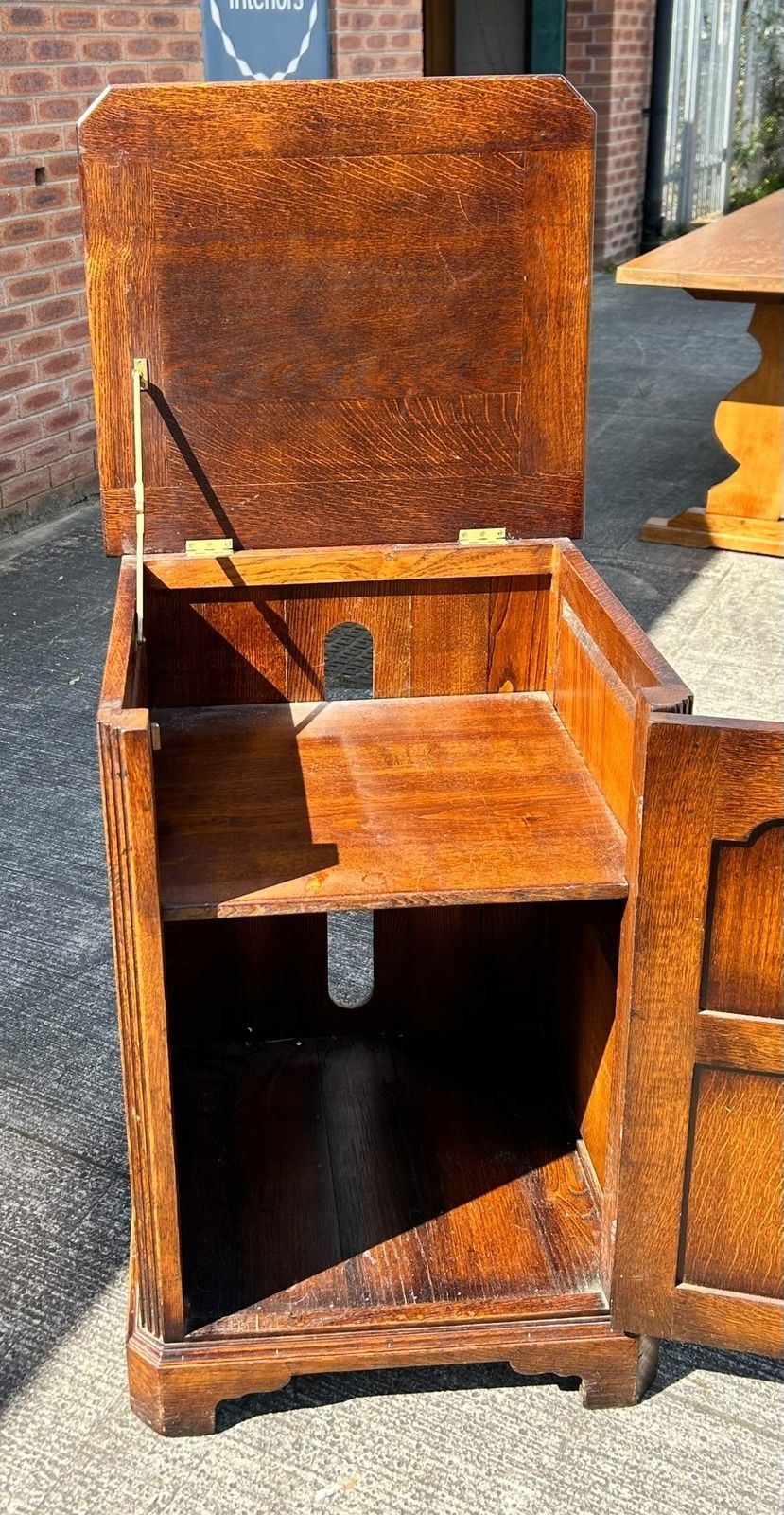 Good Quality Cumpers Of Salisbury English Oak Cupboard Side Cabinet photo 125.0