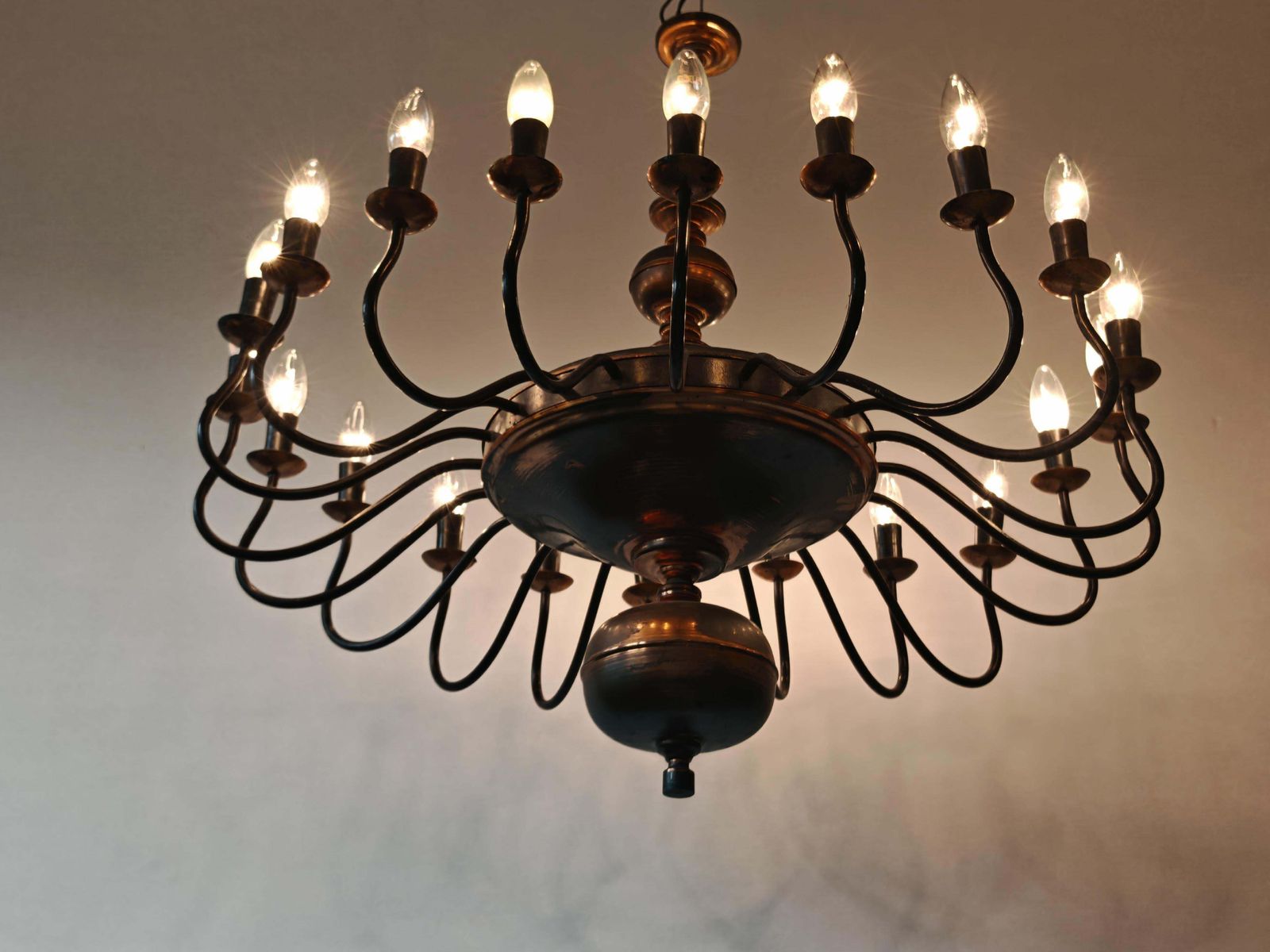 photo furniture Monumental Dutch (Holandaise) Chandelier, 20 Lights, Copper, Germany 1950s