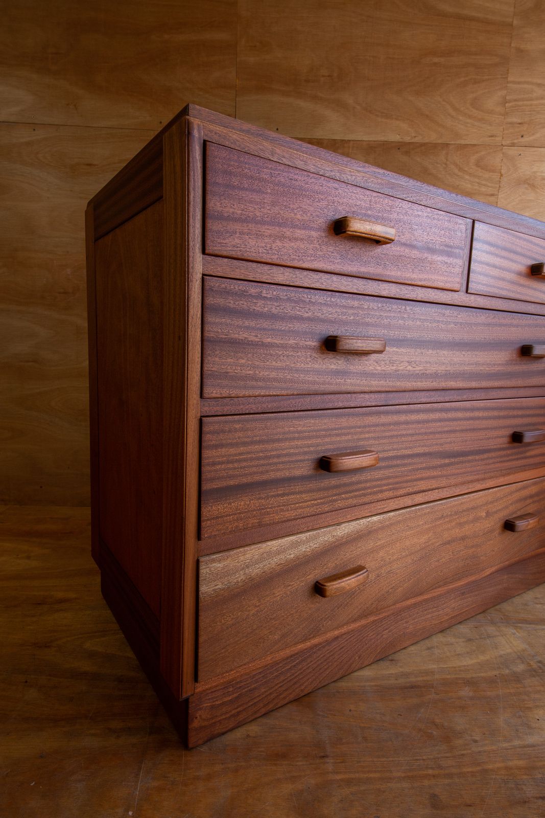 photo buy Alfred Cox Mahogany Chest Of Drawers