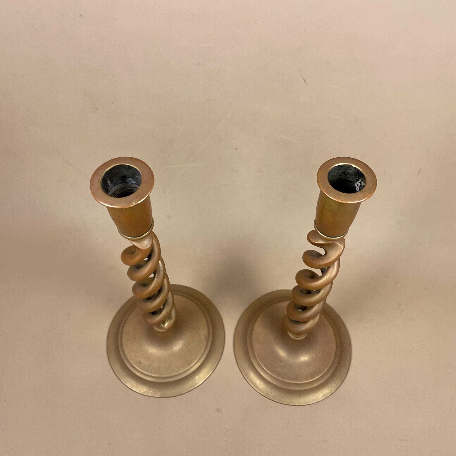 Antique Matching Pair Of Oriental Chinese Gold Brass Metal Candlestick Candle Stick Vintage Column Taper Dinner Candlesticks Twisted Twist photo vintage