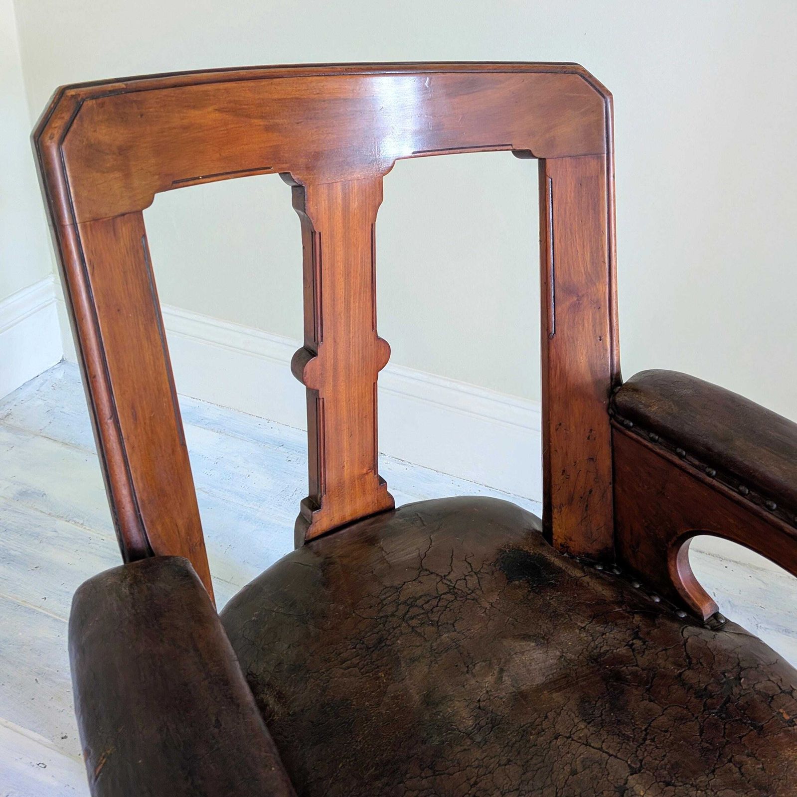 photo furniture An Antique Mahogany And Leather Library Chair By Lambs Of Manchester C1860