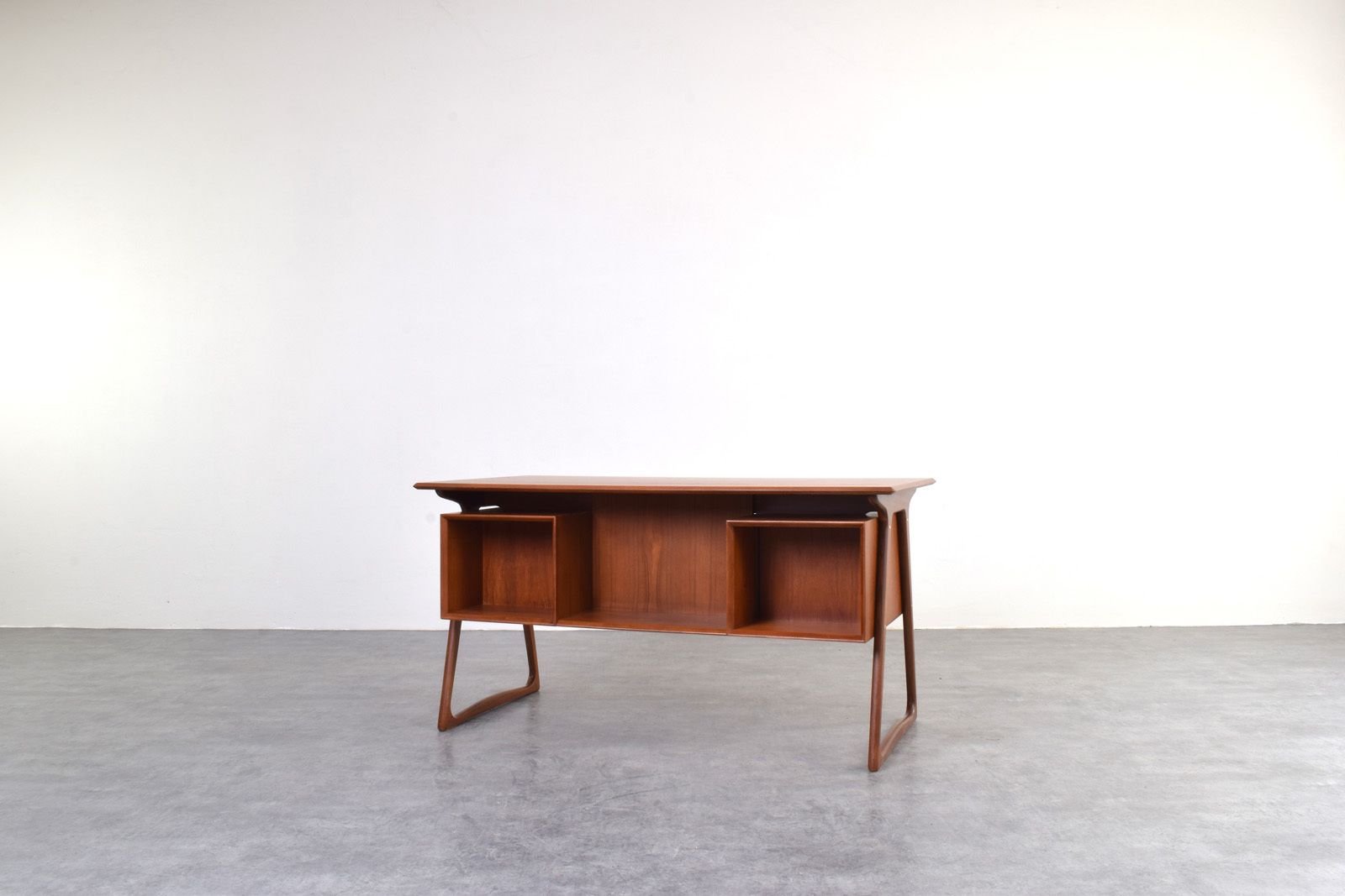 Mid Century Danish Teak Executive Desk By Svend åge Madsen For H.P. Hansen, 1960s. photo vinterior