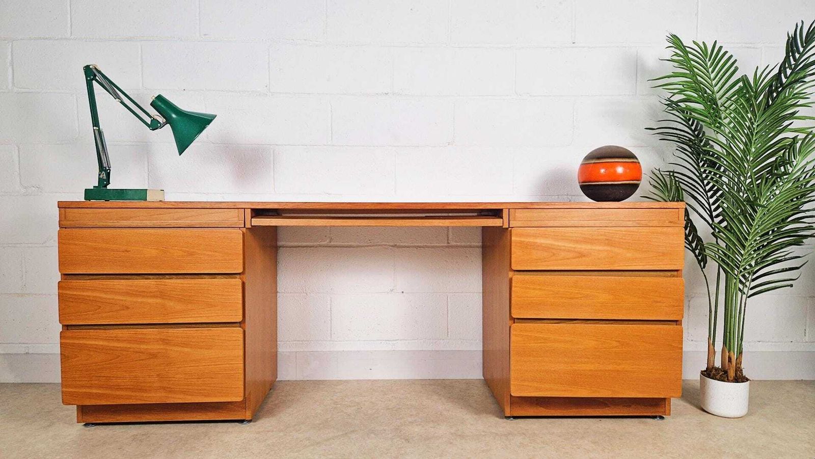 Beaver & Tapley Model 33 Vintage Mid Century 1970s Danish Design Office Desk Pg119