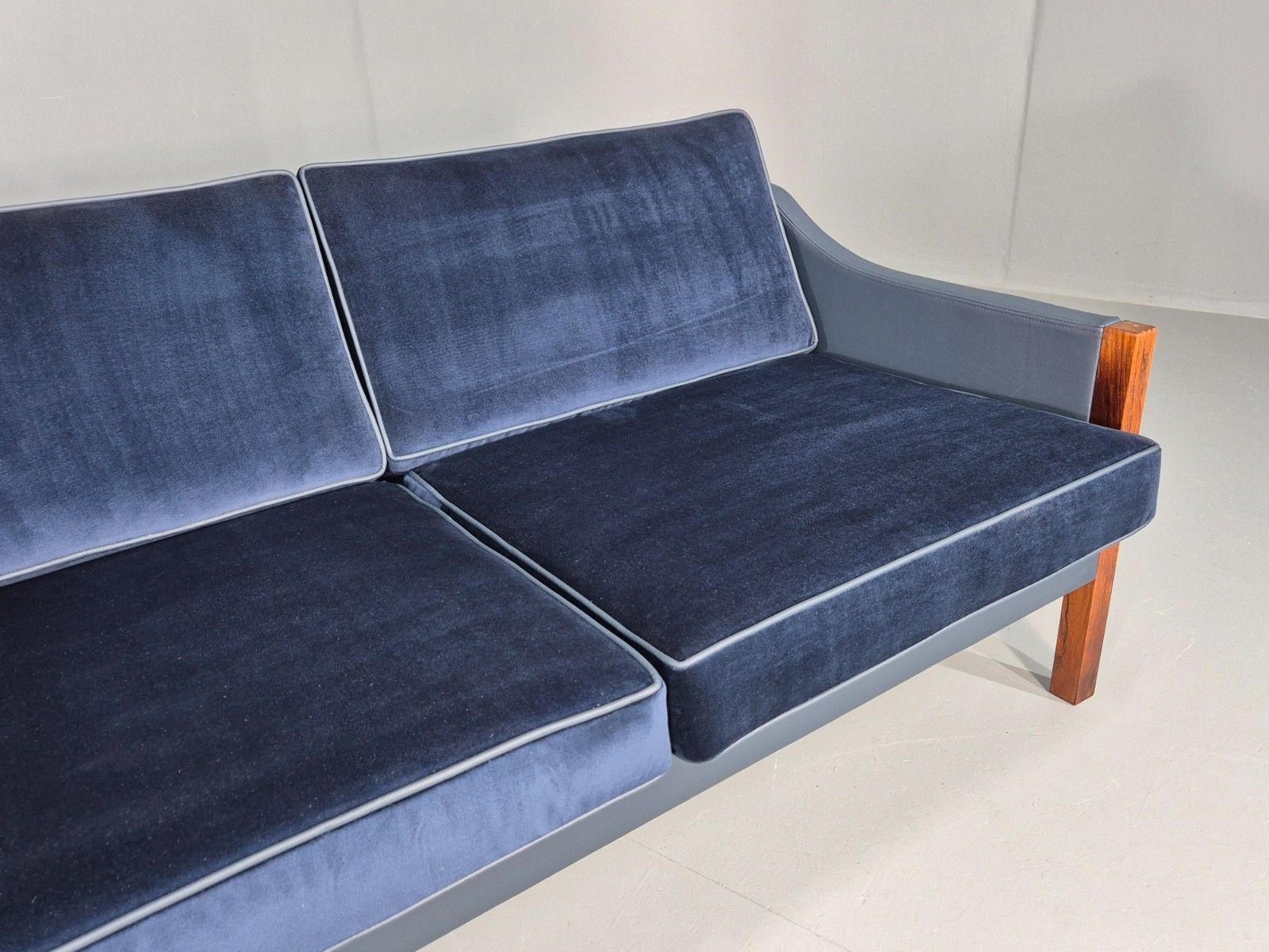 Vntage 2 Seater Sofa Danish Erik Jorgensen New Leather Upholstery  Eb11928 M2ss photo Furniture