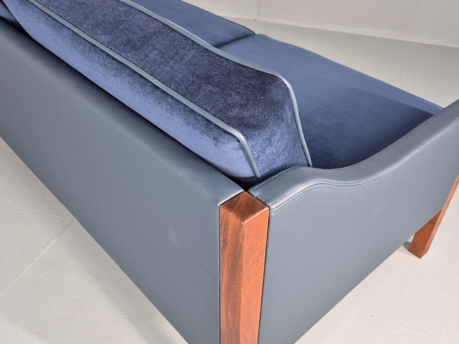 photo buy Vntage 2 Seater Sofa Danish Erik Jorgensen New Leather Upholstery  Eb11928 M2ss