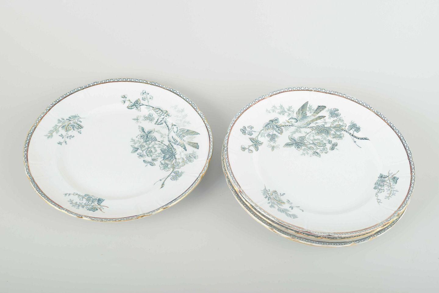 Gustavsberg « Wexiö ». Cinq assiettes à déjeuner en faïence à décor imprimé. photo furniture