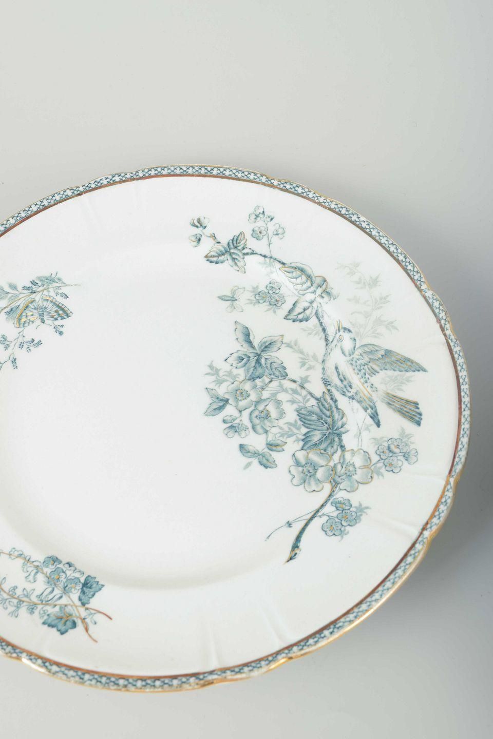 Gustavsberg « Wexiö ». Cinq assiettes à déjeuner en faïence à décor imprimé. photo for sale