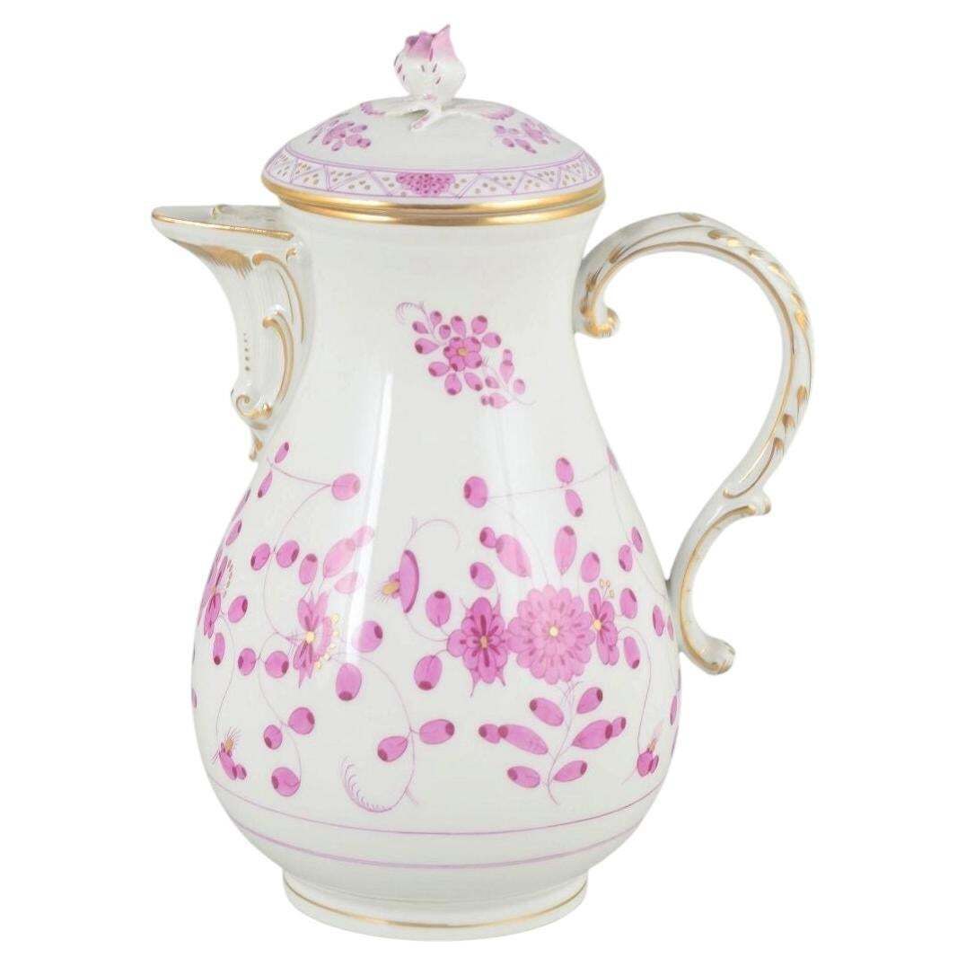 Meissen. Porcelain Coffee Pot With Lid, Hand Painted In “Pink Indian” Pattern
