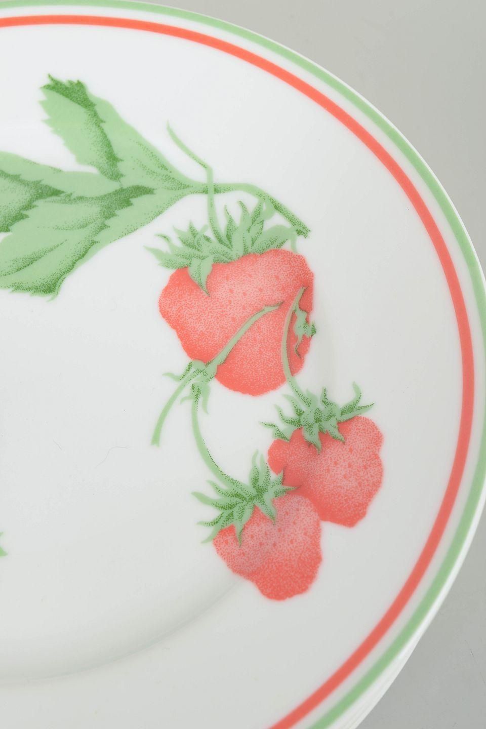 Bill Goldsmith pour Limoges. 4 assiettes à déjeuner en porcelaine. Série Fraise. Années 1980 photo for sale