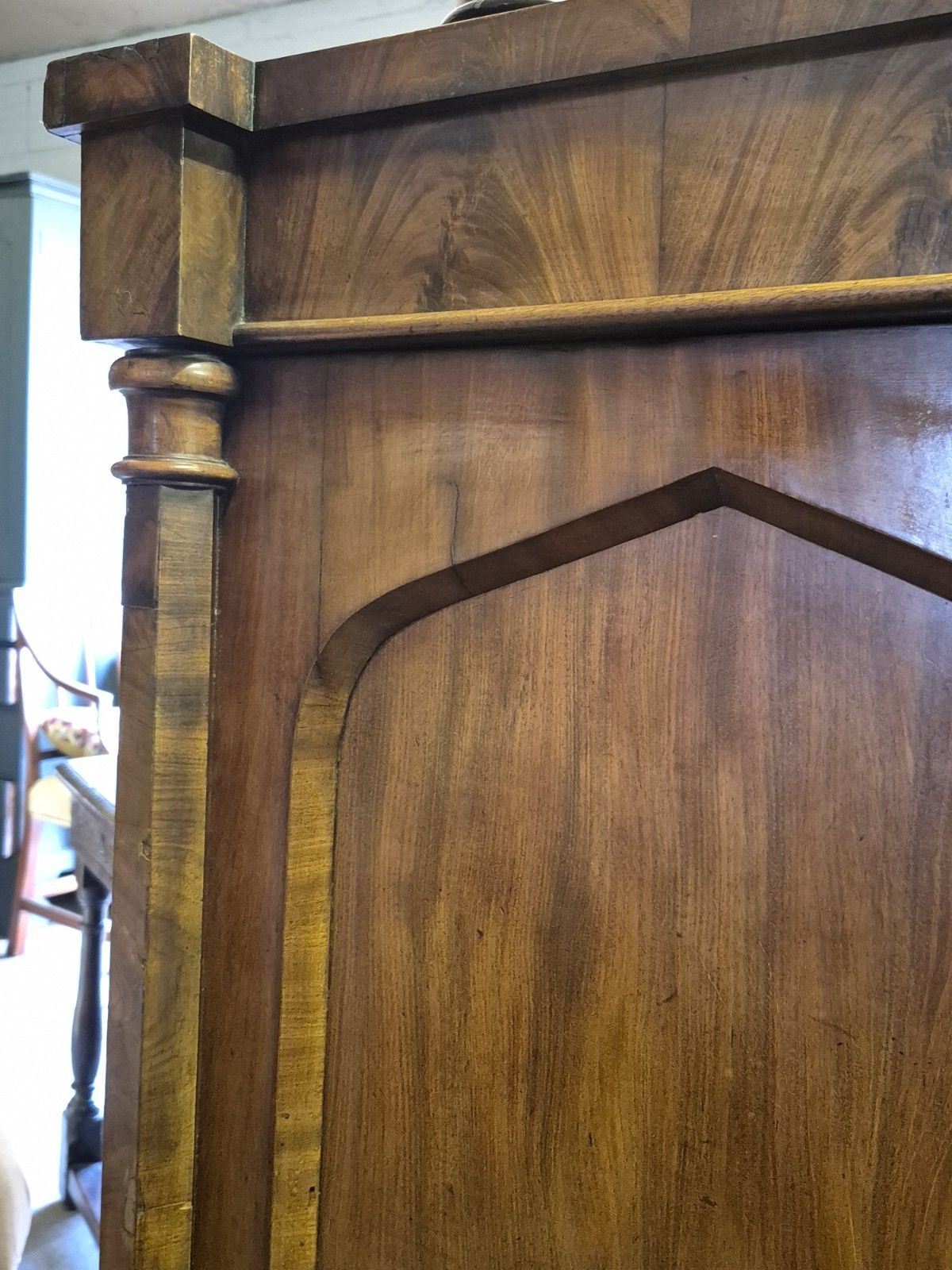 Victorian Flame Mahogany Cupboard photo vinterior