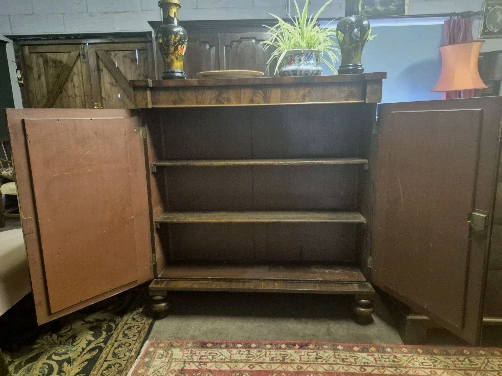 photo vinterior Victorian Flame Mahogany Cupboard