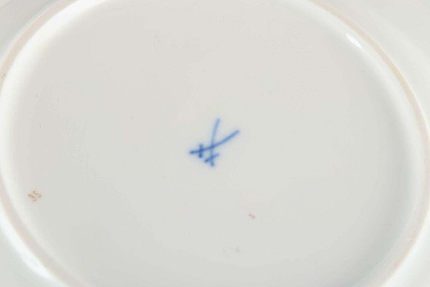 Meissen. 12 Porcelain Plates With Blue Floral Motifs And Gilt Rim photo Home Decor