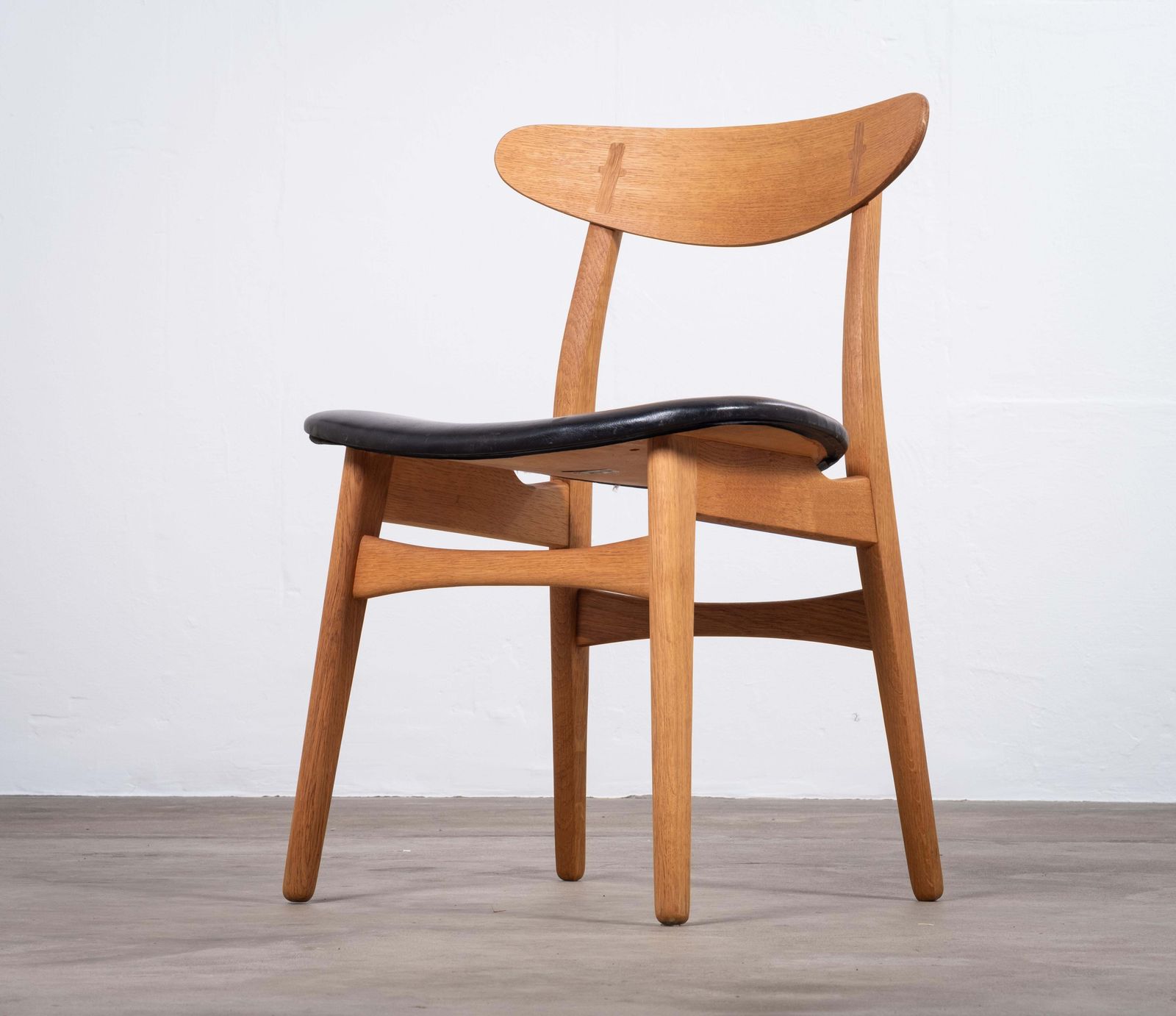 Chaise de salle à manger en chêne, par Hans J. Wegner pour Carl Hansen & Søn, Danemark, 1952 photo for sale
