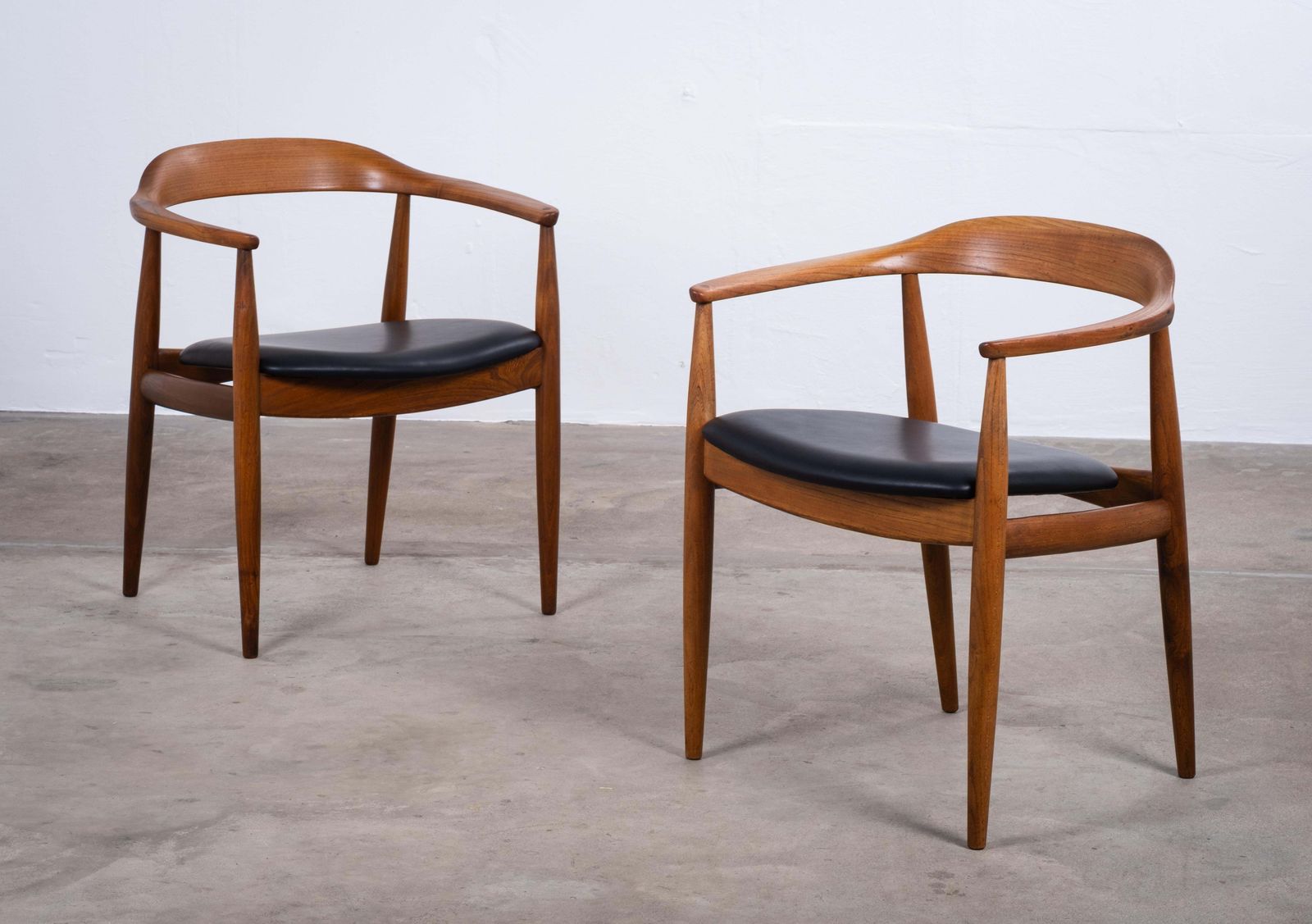 Paire de fauteuils en orme par Illum Wikkelsø pour Niels Eilersen, années 1950 photo furniture