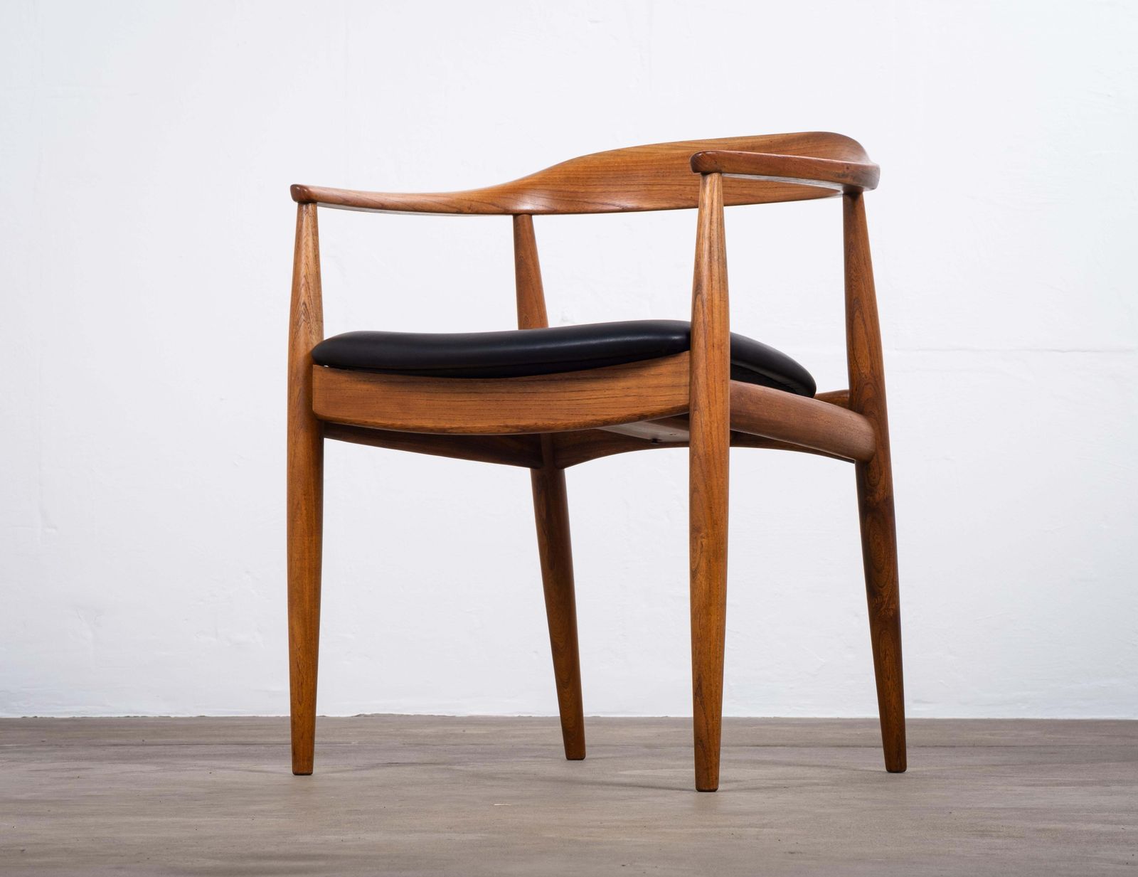 Pair Of Armchairs In Elm By Illum Wikkelsø For Niels Eilersen, 1950s photo vinterior