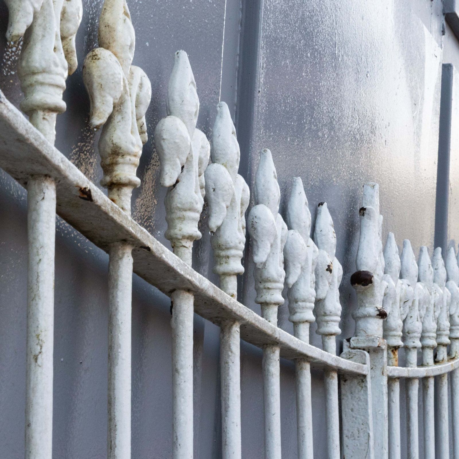 Impressive Victorian Wrought Iron Driveway Gates With Fleur De Lys Finials photo vinterior