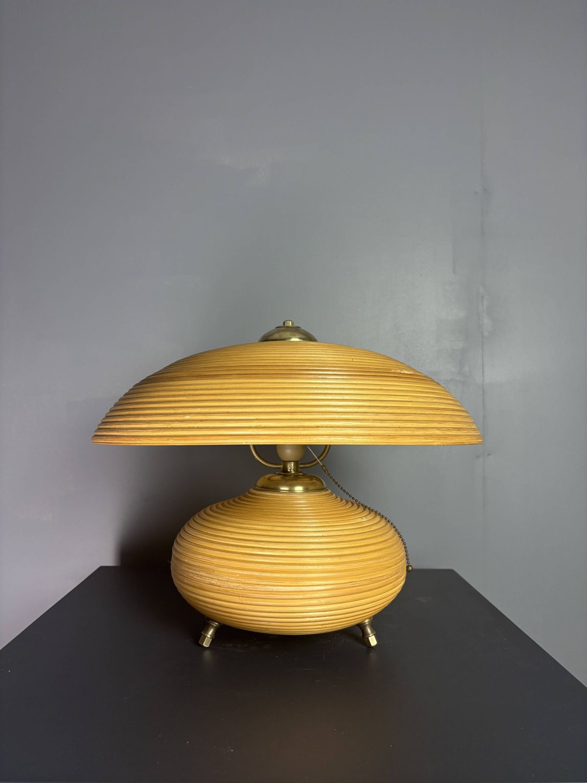 Lampe de table en rotin jonc crayon et laiton, abat-jour champignon, Italie, années 1970 photo vintage