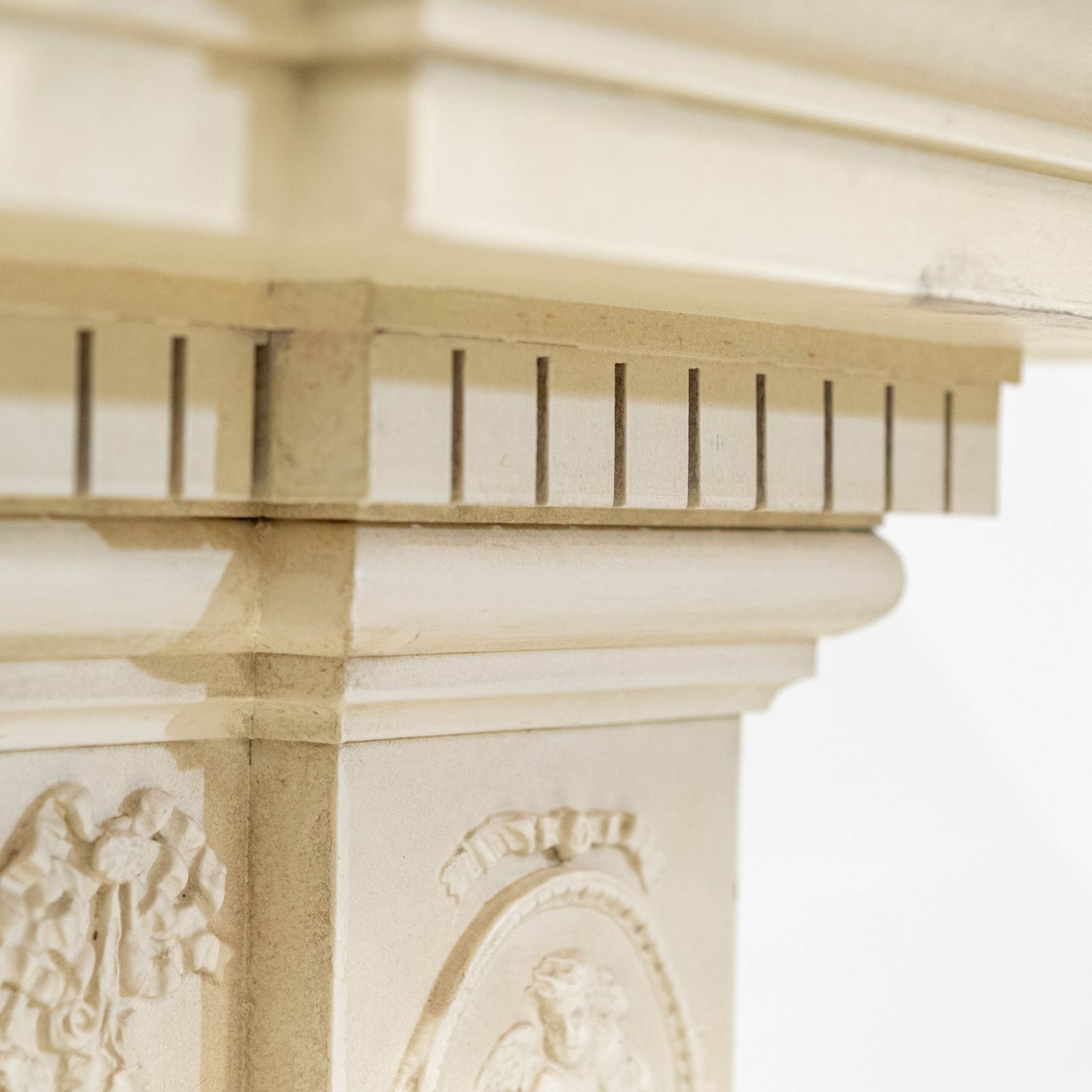 photo vinterior Ornate Wooden Regency Style Fireplace Surround