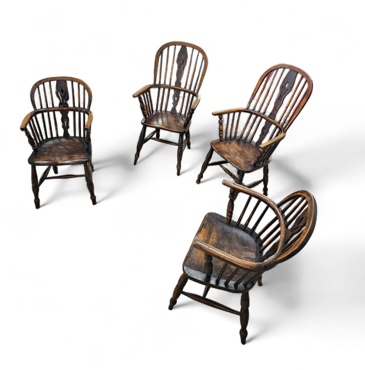 4 X Antique Windsor 2 Low / 2 High Spindle Back Arm Chair In Elm Wood / 19th Century.