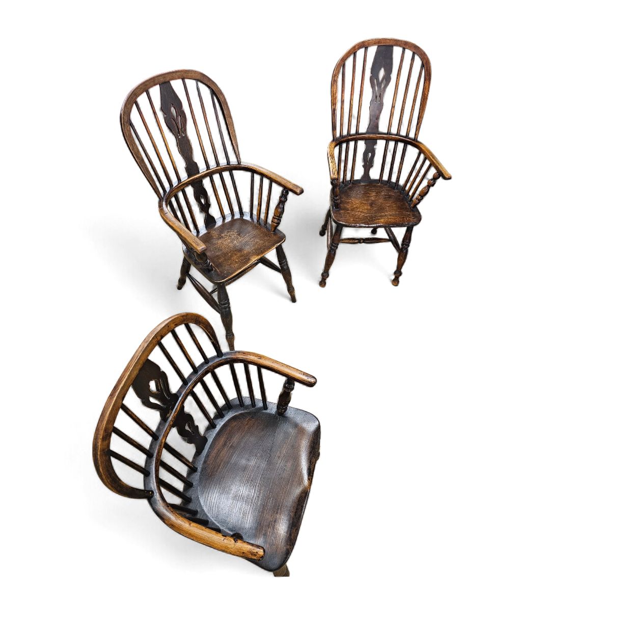 photo furniture 4 X Antique Windsor 2 Low / 2 High Spindle Back Arm Chair In Elm Wood / 19th Century.