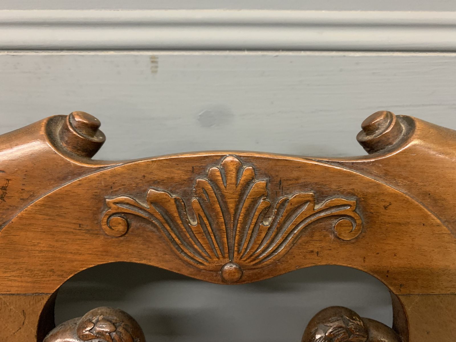 photo vinterior Chippendale Style Carved Mahogany Settee