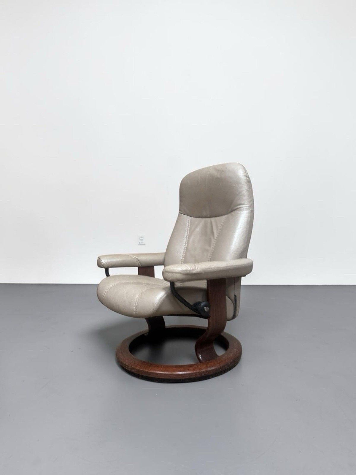 photo for sale Ekorness  Stressless Reclining Armchair Consul Model Superior Quality