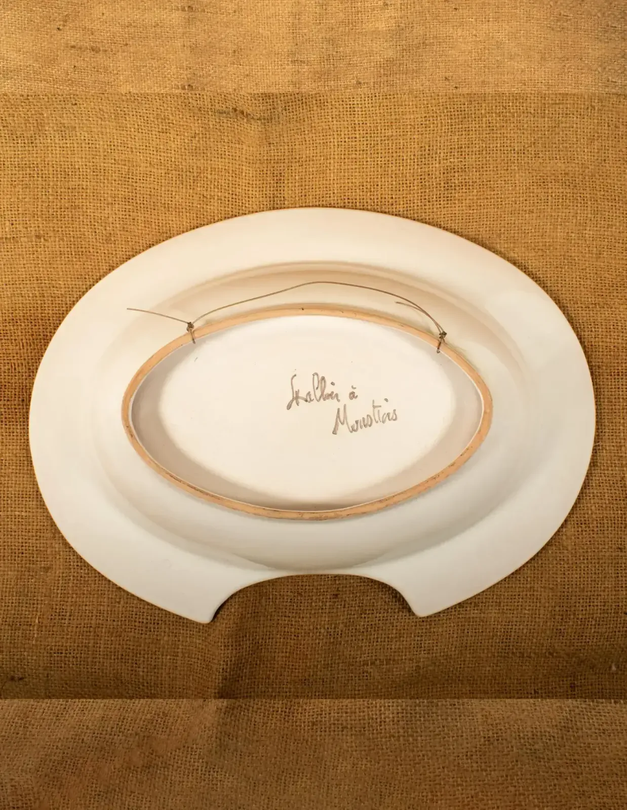 Plat à barbe en porcelaine française, « Italien à Moustiers », début du XXe siècle photo buy