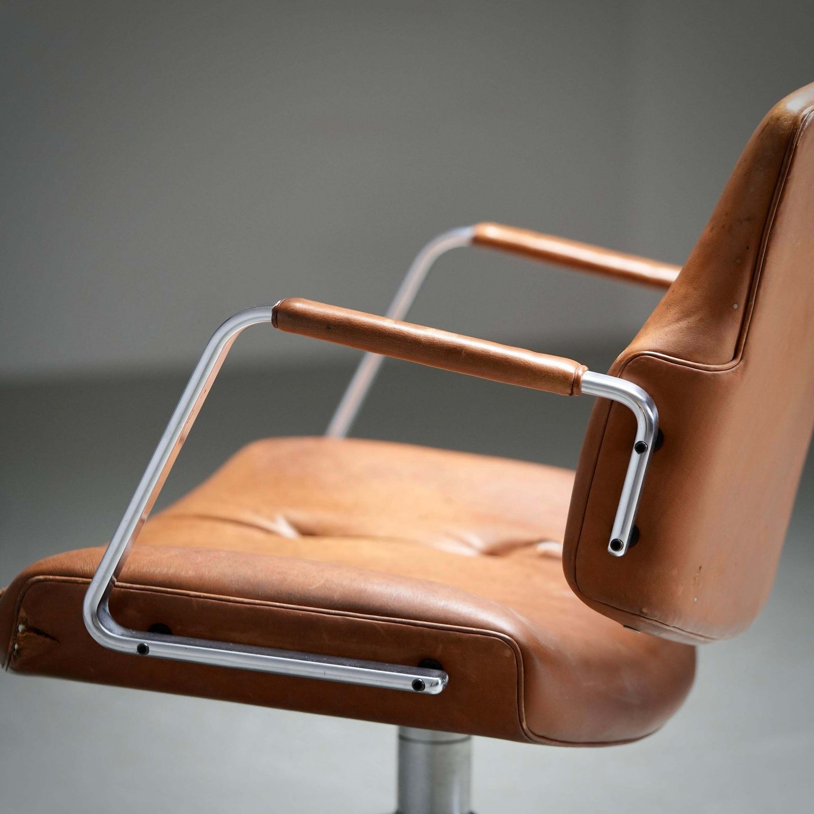 Fk84 Bureaustoelen Door Fabricius En Kastholm In Cognackleurig Leer, Denemarken, Jaren 1960 photo vintage
