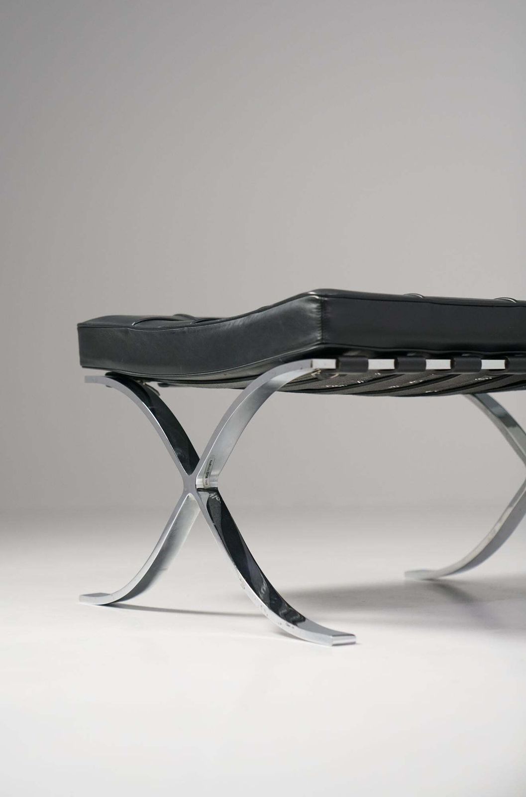 251y Barcelona Stools, 2 Pieces, Ludwig Mies Van Der Rohe, Knoll, Early 2000s photo vinterior