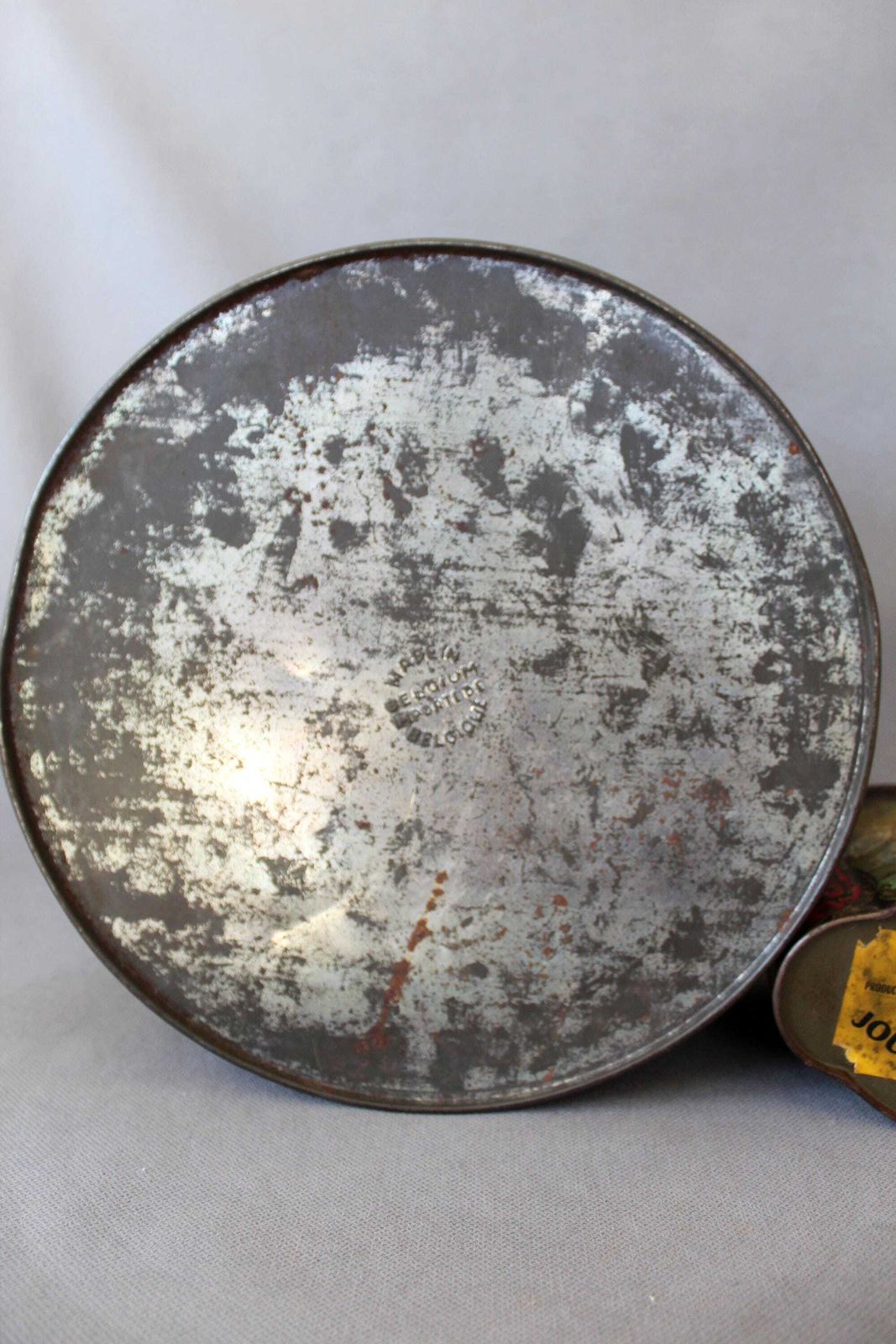 photo vintage Two Collectable Tin Metal Boxes, One Very Large Round Art Nouveau Antique From Belgium, Vintage Western Germany, Red, Embossed