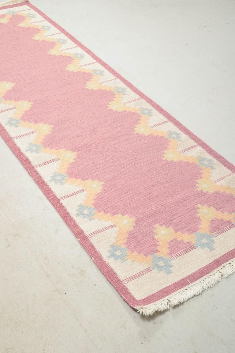 Chemin de table rölakan en laine à motifs géométriques. Suède, années 1960 photo Textiles