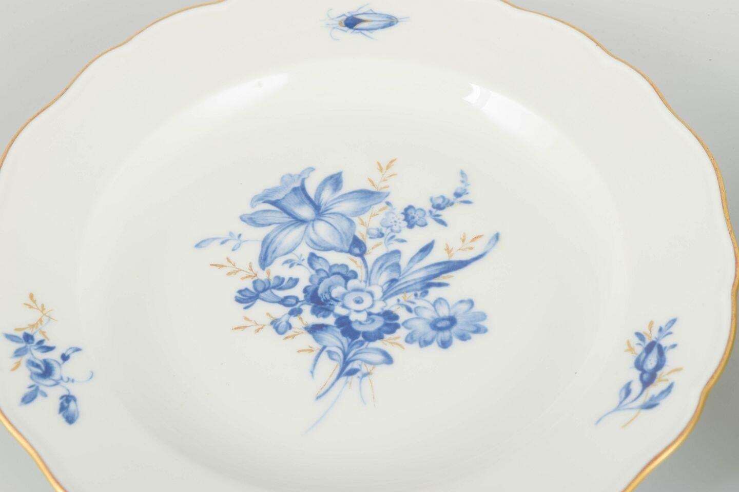 Meissen. Allemagne. Lot de 4 assiettes à déjeuner en porcelaine à motifs floraux bleus. photo for sale