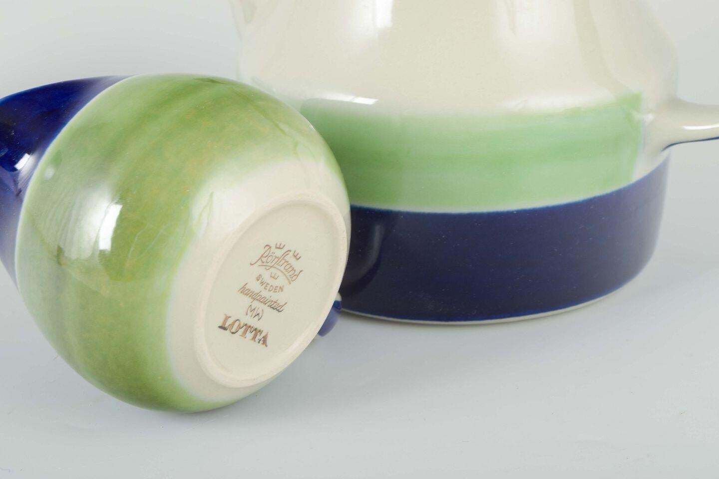 Rörstrand, Zweden. "Lotta", set van een koffiepot, suikerpot en melkkan. photo Woonaccessoires