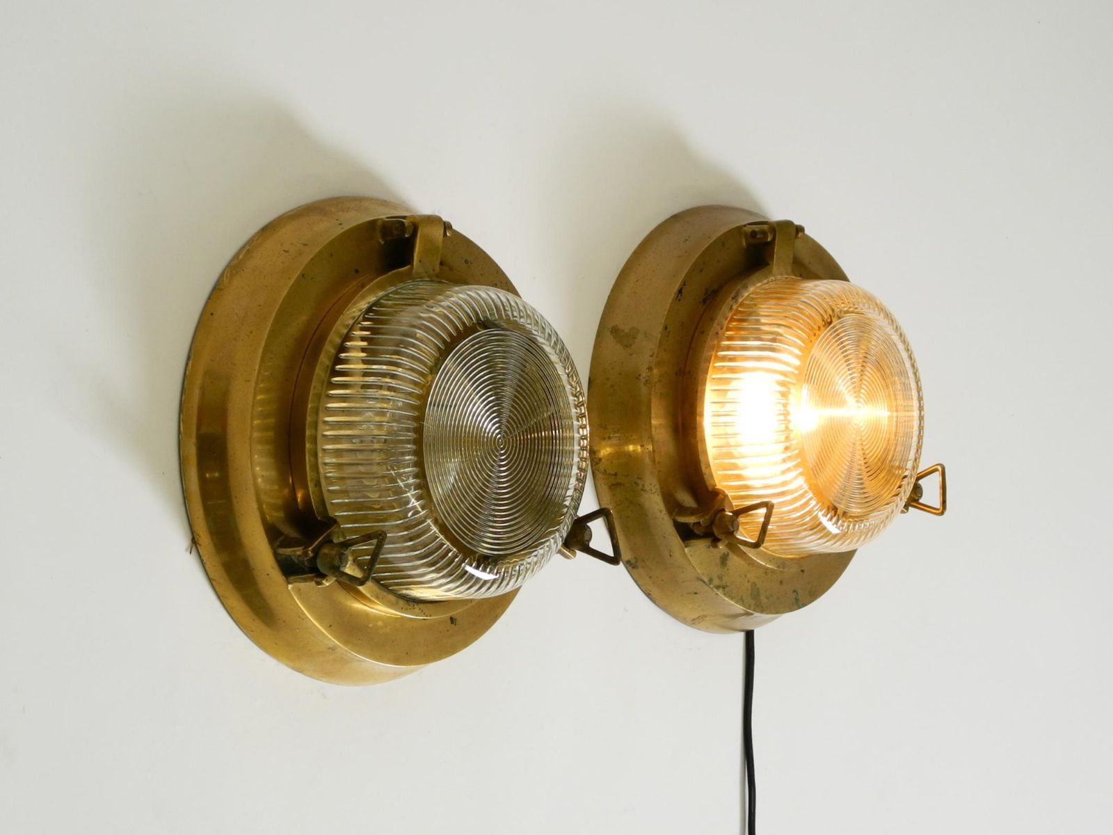 A Pair Of Large, Heavy 1950s Maritime Ship Wall Lamps Made Of Brass And Glass photo buy