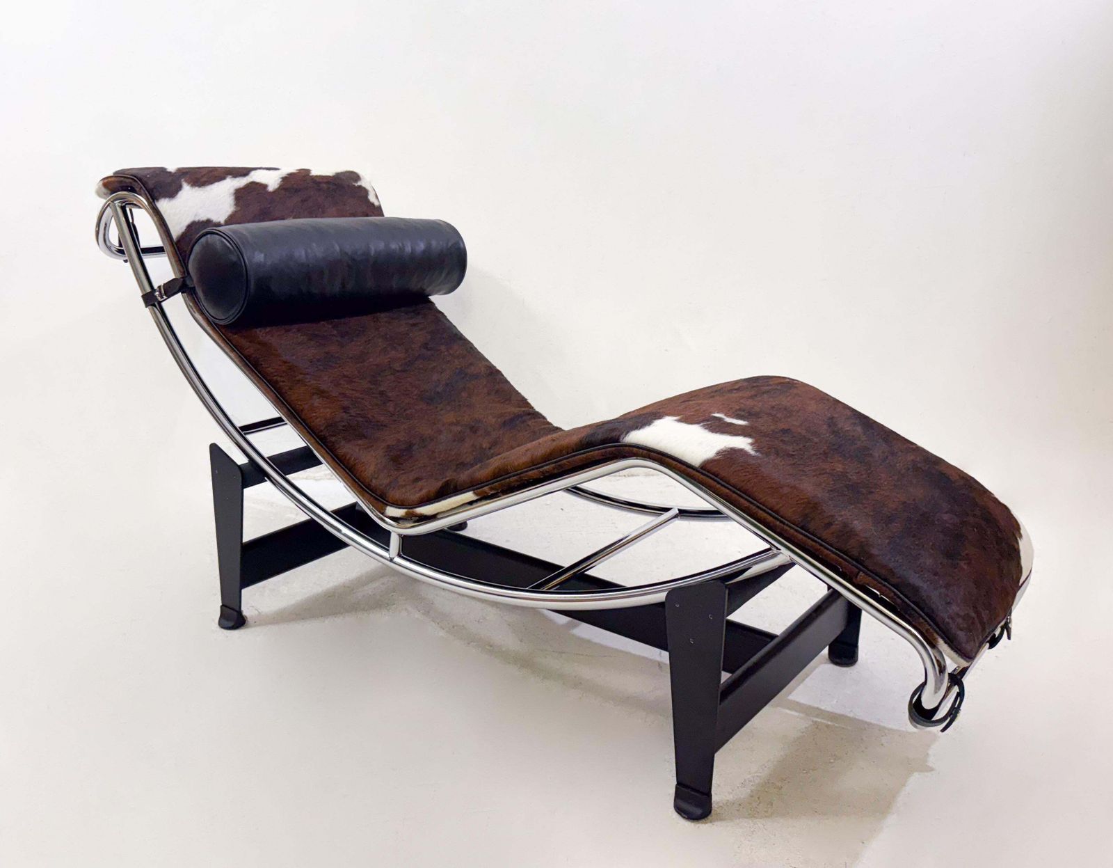 Le Corbusier Lounge Chair Lc4 For Cassina, Italy photo furniture