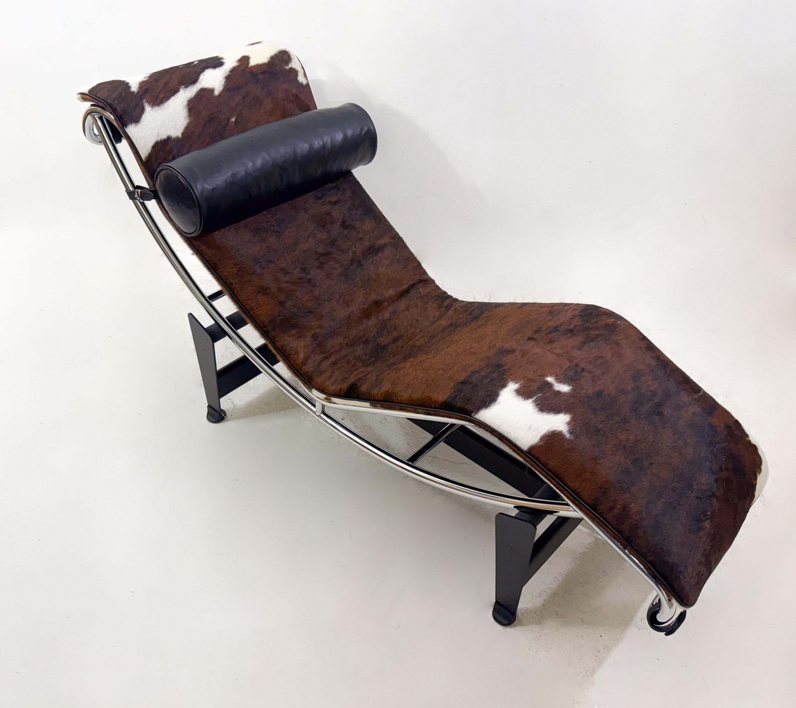 Le Corbusier Lounge Chair Lc4 For Cassina, Italy photo for sale