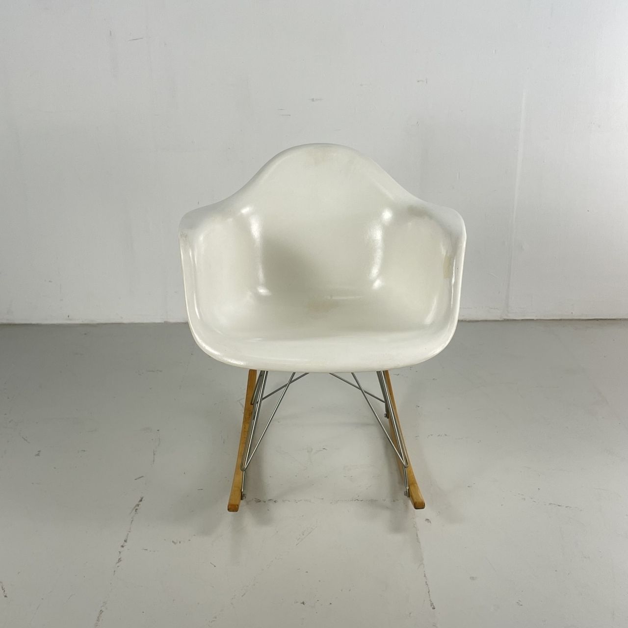 Eames Herman Miller 1950s Rar Rocking Chair In White photo furniture