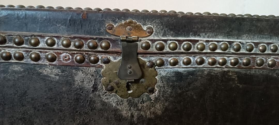 A Leather Covered Chest/Trunk Adorned With Metal Inlays. 17th Century, 45 X 26 X 19 Cm. photo vintage