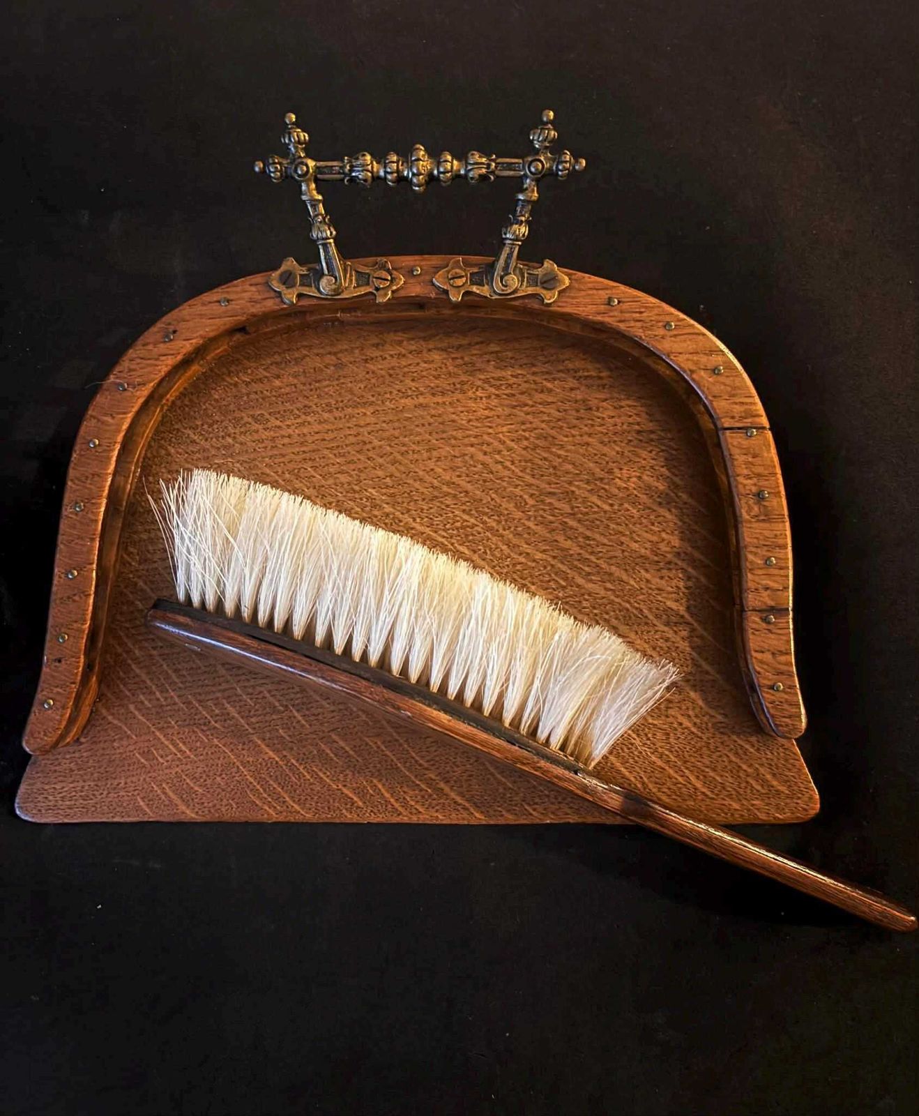 Antiek Engels Kruimelset: Houten Tafelschep En Borstel, Edwardiaans photo for sale