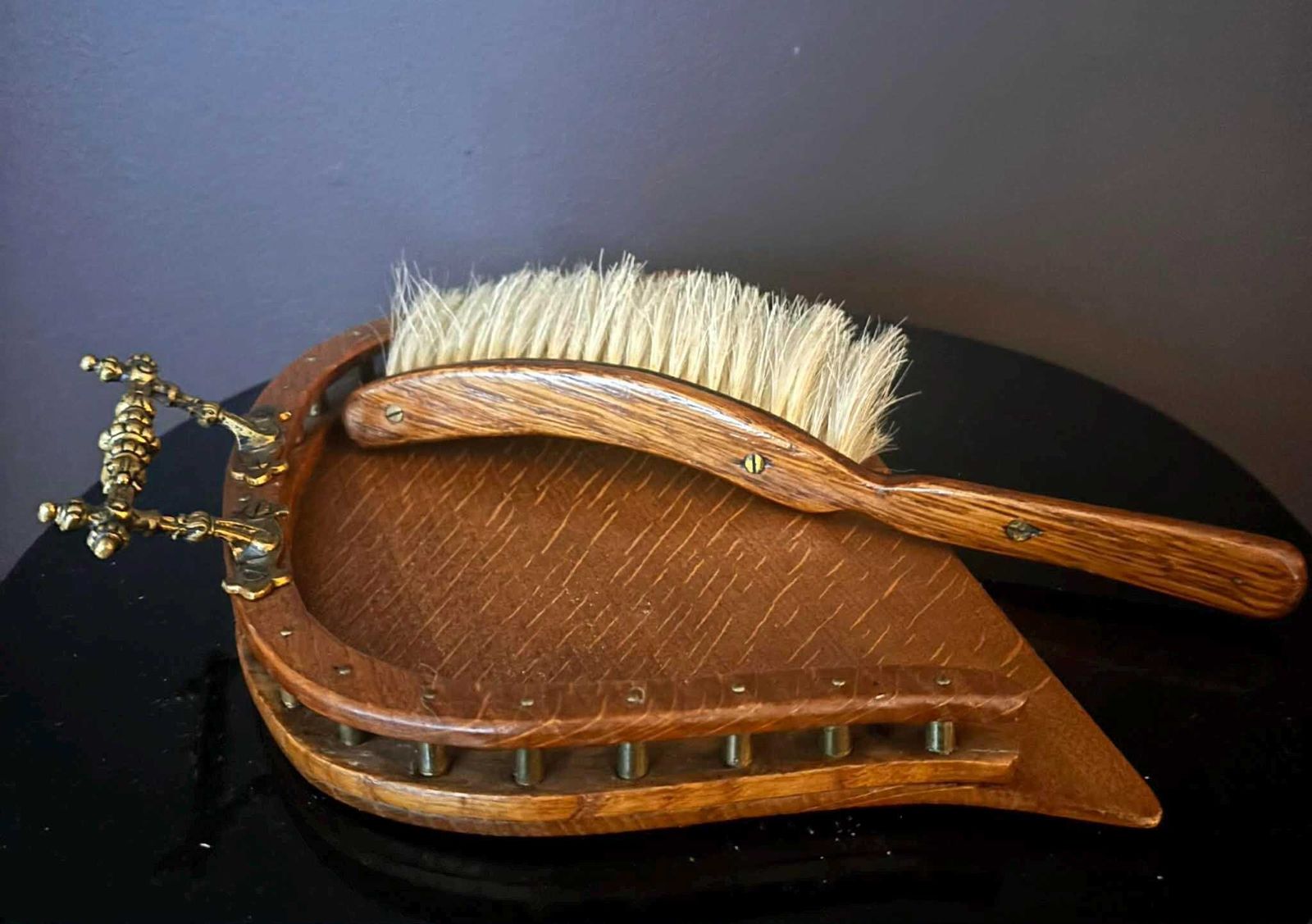 photo buy Antiek Engels Kruimelset: Houten Tafelschep En Borstel, Edwardiaans