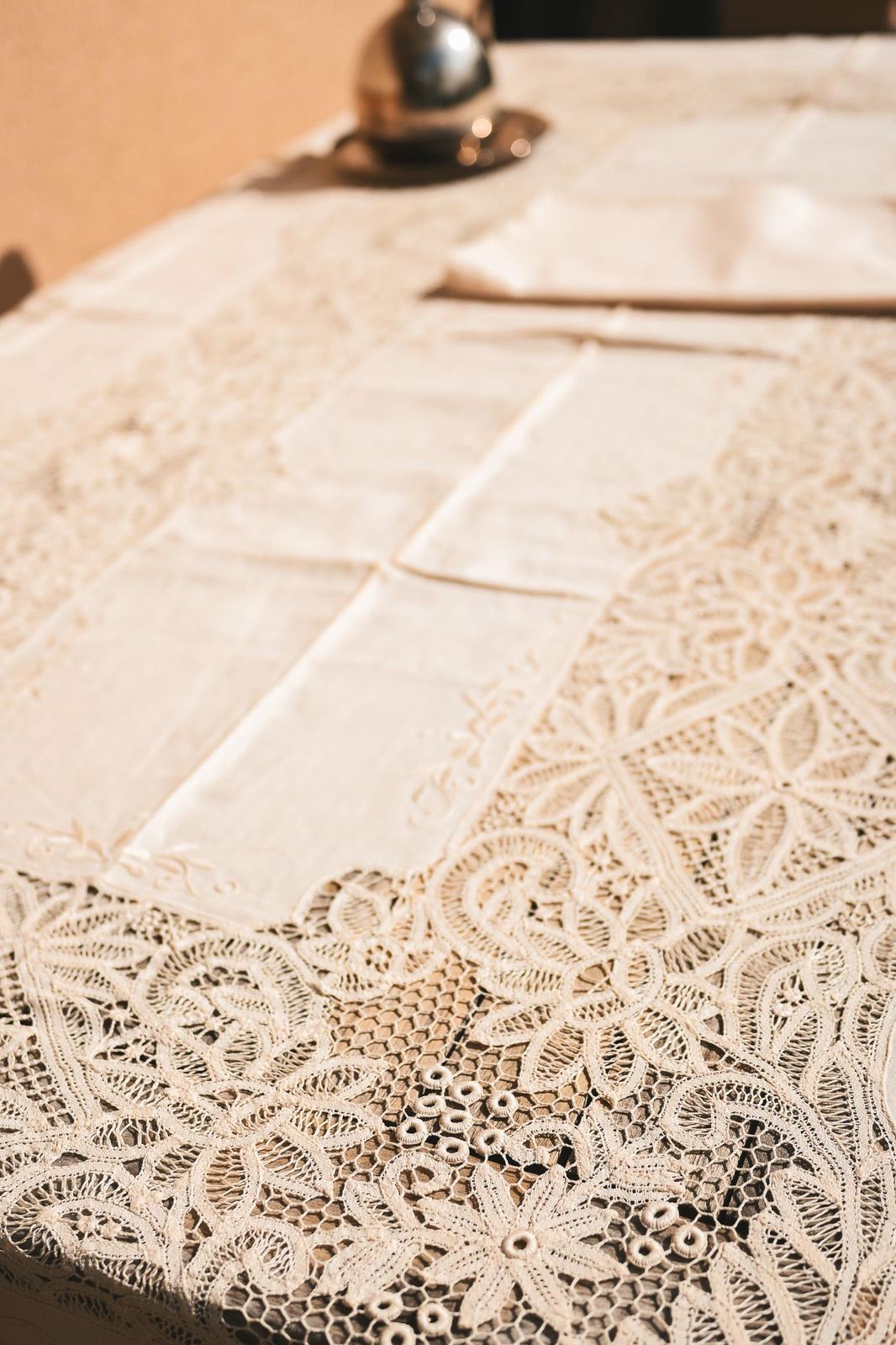 Antique Italian Linen Tablecloth Set | Renaissance Needle Lace | 12 Napkins | Ivory | Never Used photo vinterior