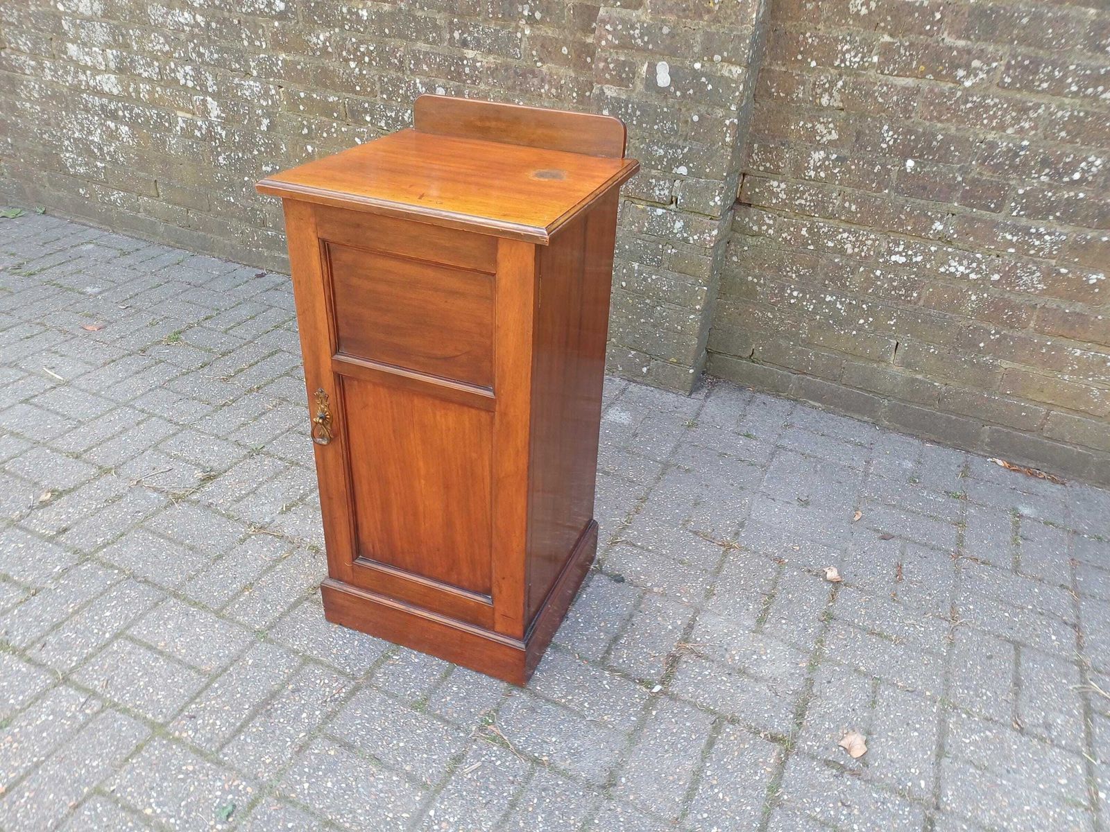 Antique Mahogany Bedside Or Pot Cupboard Robbon & Sons Newcastle Edwardian Nightstand Cabinet Brass Handle Vintage