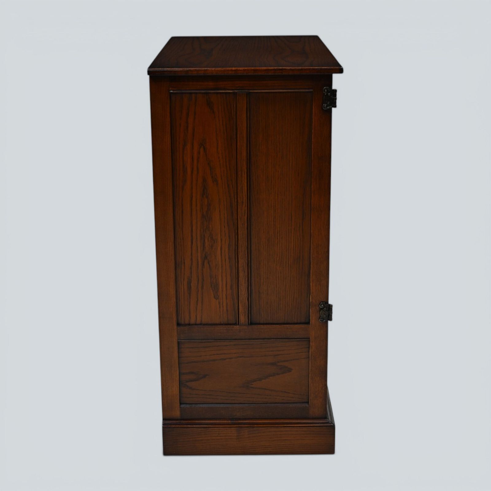 Old Charm Tv Video Cabinet Warwick Range Tudor Brown Model 2317 Free Uk Delivery photo buy