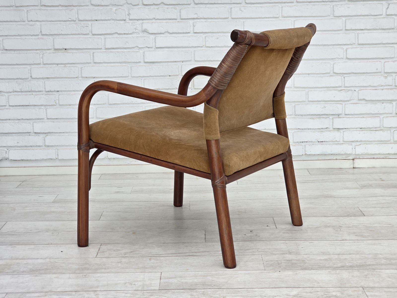 photo vinterior 1970s, Danish Coffee Armchairs Set, Rattan, Nubuck Fabric.
