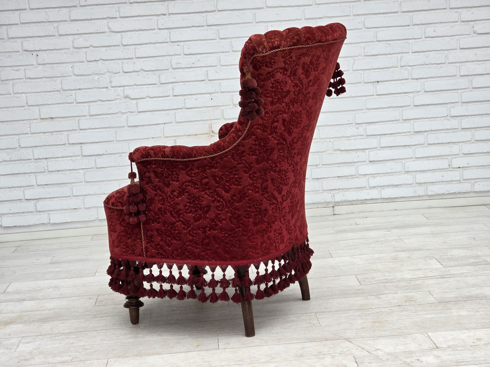photo vintage 1950s, Danish Armchair, Furniture Velour, Beech Wood Legs.