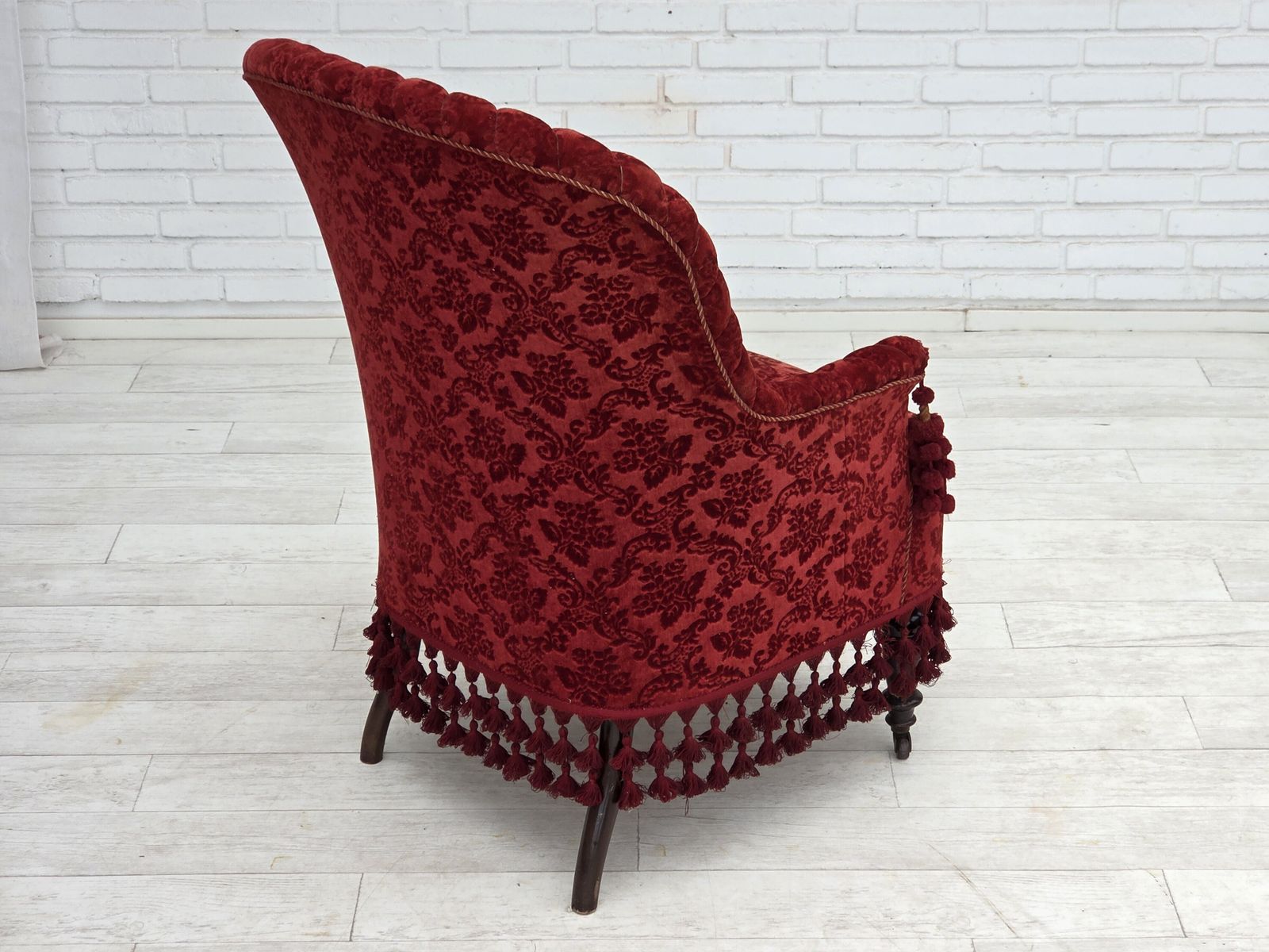 photo vinterior Ca. Jaren 1950, Deense Fauteuil Met Hoge Rug, Meubelvelours, Beukenhouten Poten.